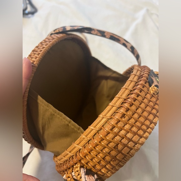 Woven side purse with cheetah leather strap - Picture 3 of 3